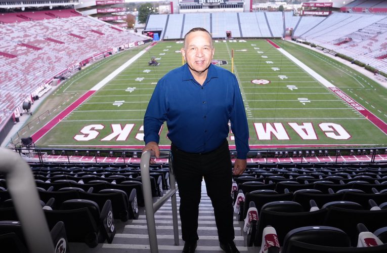 EN CUANDRO CU BIAHE DI TRABOU NA MERCA, MINISTER ENDY CROES A HAYA UN RECORIDO NA WILLIAMS-BRICE STADIUM CU TA DI E EKIPO DI SOUTH CAROLINA GAMECOCK